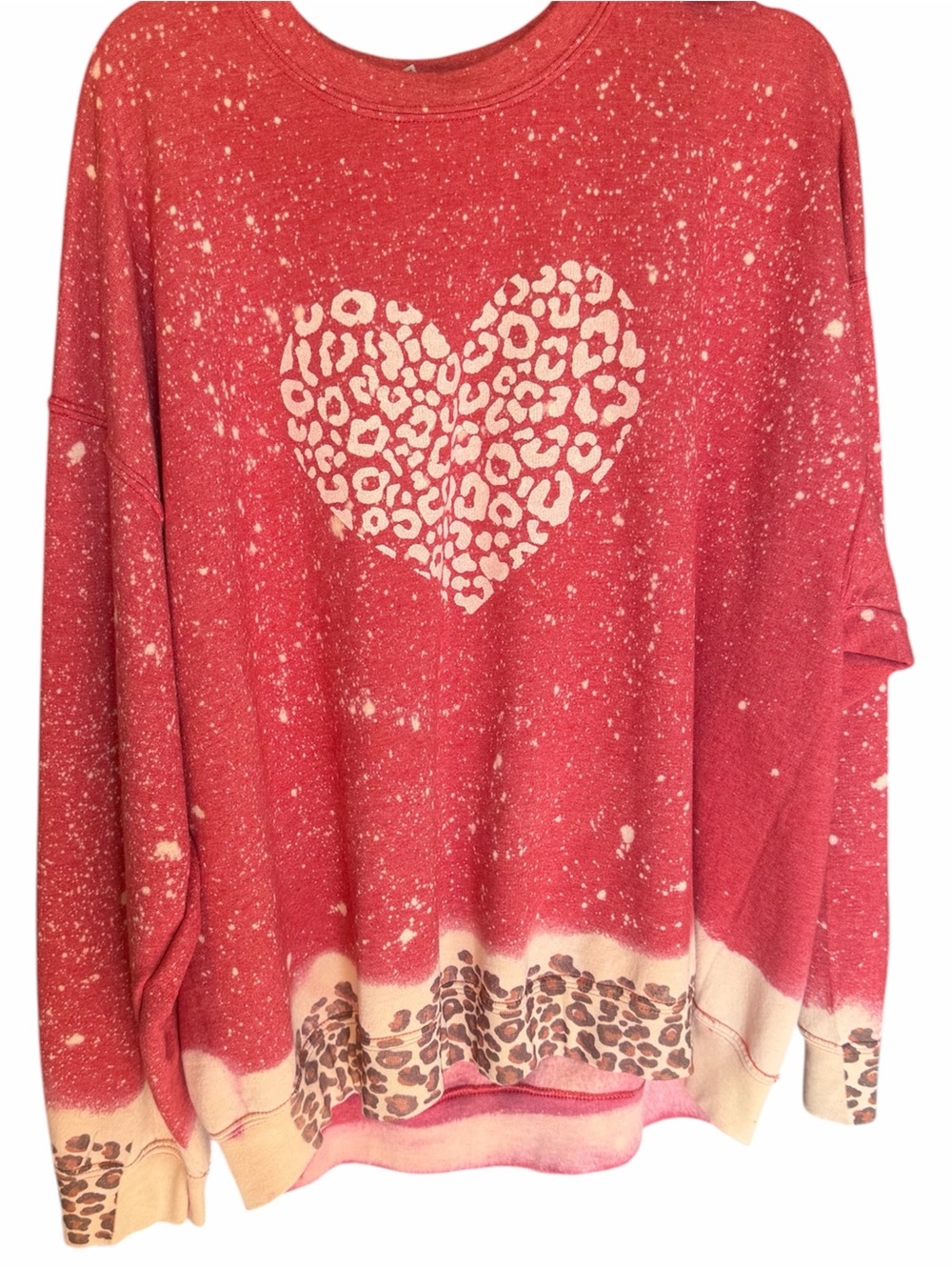 Gildan Red Speckled Leopard Heart Pullover